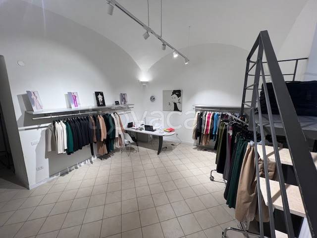 appartamento in vendita a Napoli in zona Chiaia