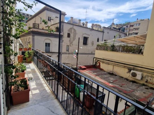 appartamento in vendita a Napoli in zona Chiaia