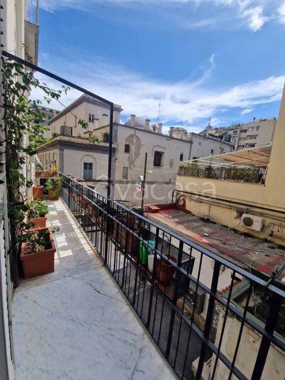 appartamento in vendita a Napoli in zona Chiaia
