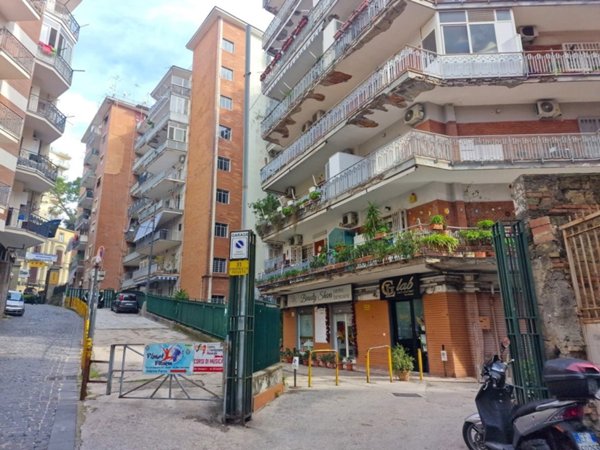 negozio in vendita a Napoli in zona Vomero