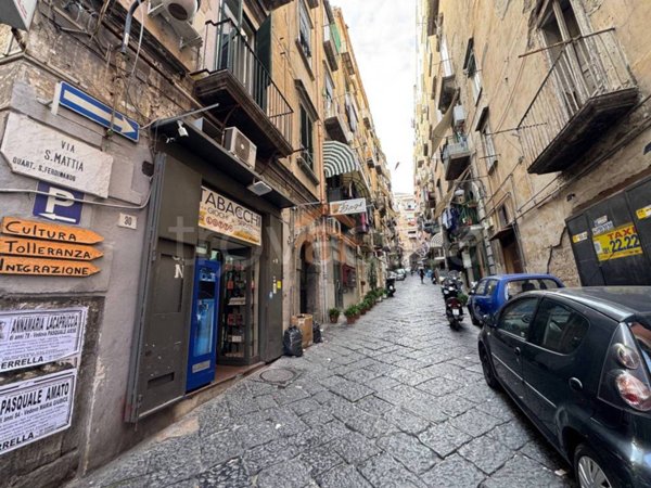 appartamento in vendita a Napoli in zona Chiaia