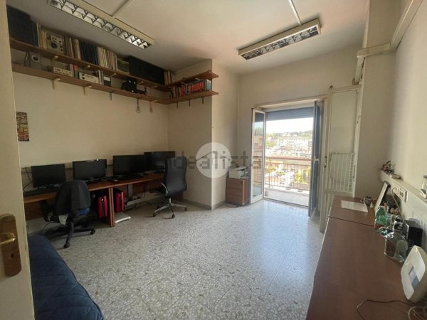 appartamento in vendita a Napoli in zona San Carlo all'Arena