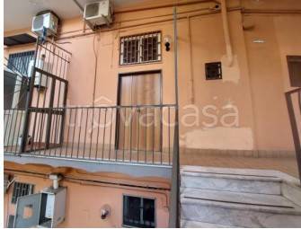 appartamento in vendita a Napoli in zona San Carlo all'Arena