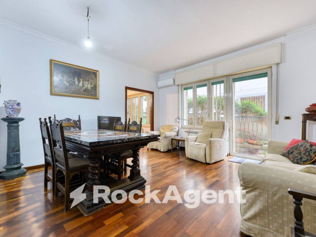 appartamento in vendita a Napoli in zona Posillipo