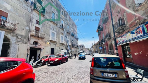 negozio in vendita a Napoli in zona San Giovanni a Teduccio