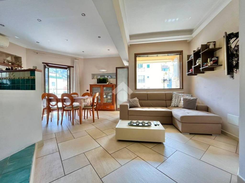 appartamento in vendita a Napoli in zona Fuorigrotta