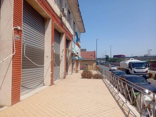 negozio in vendita a Napoli in zona Barra