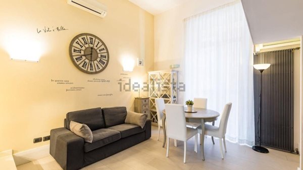 appartamento in vendita a Napoli in zona Chiaia