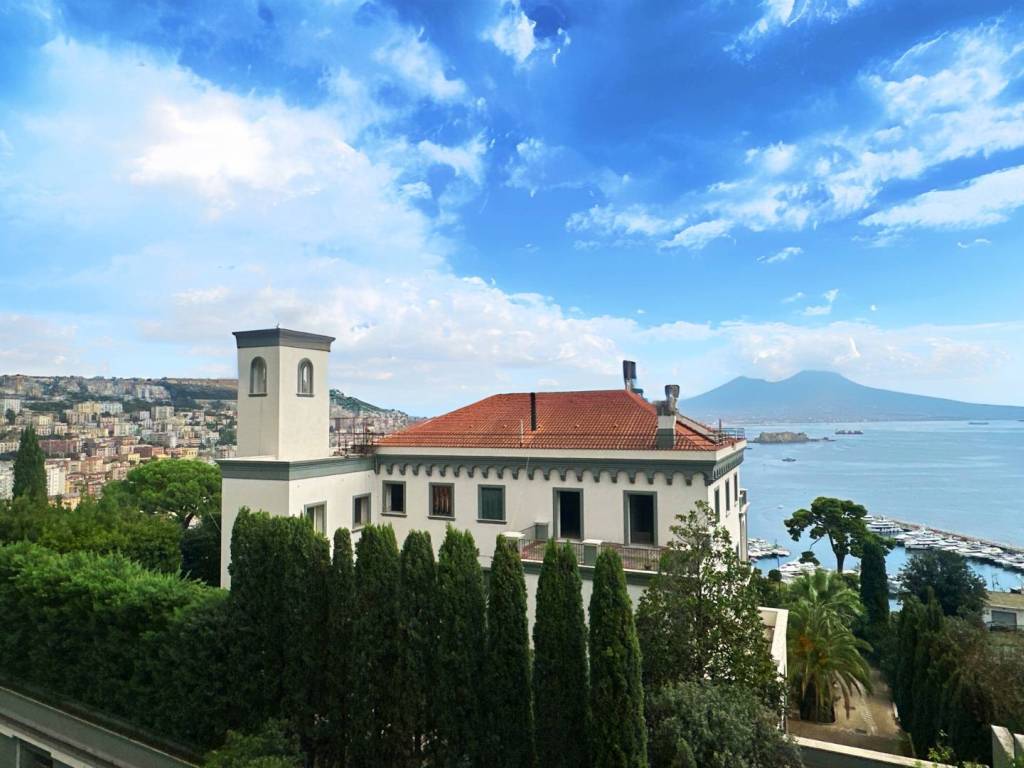 appartamento in vendita a Napoli in zona Posillipo