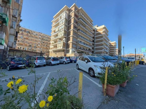 appartamento in vendita a Napoli in zona Bagnoli