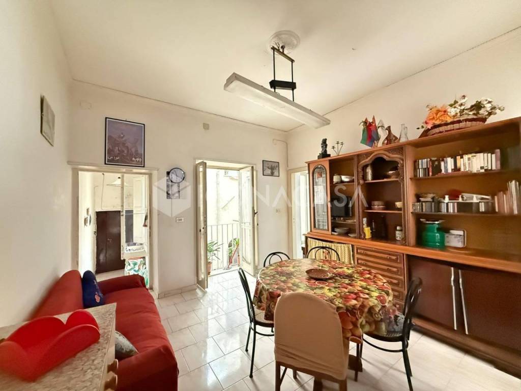 appartamento in vendita a Napoli in zona Mercato