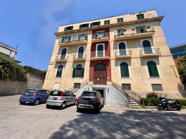 appartamento in vendita a Napoli in zona San Carlo all'Arena