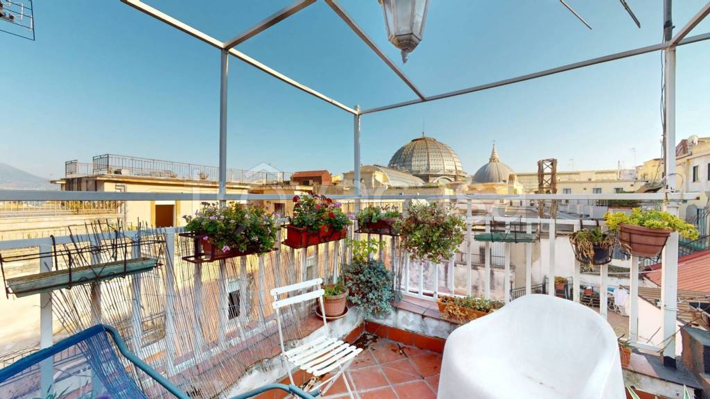 appartamento in vendita a Napoli in zona Porto