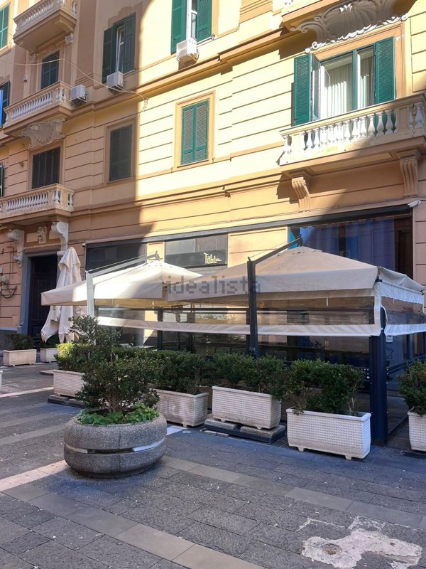locale commerciale in vendita a Napoli in zona San Ferdinando