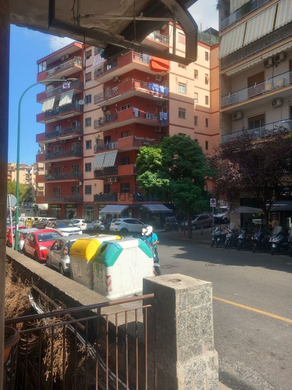 locale commerciale in vendita a Napoli in zona Arenella
