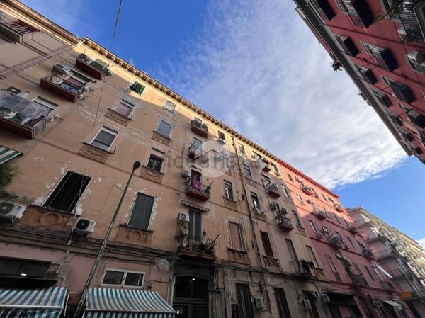 appartamento in vendita a Napoli in zona San Carlo all'Arena