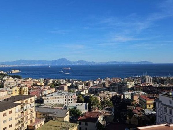 appartamento in vendita a Napoli in zona Chiaia