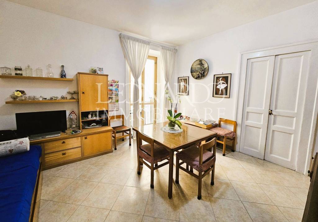 appartamento in vendita a Napoli in zona Chiaia