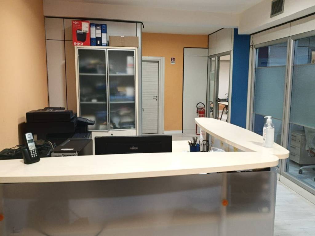 ufficio in vendita a Napoli in zona Fuorigrotta