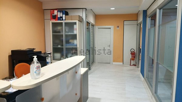 ufficio in vendita a Napoli in zona Fuorigrotta