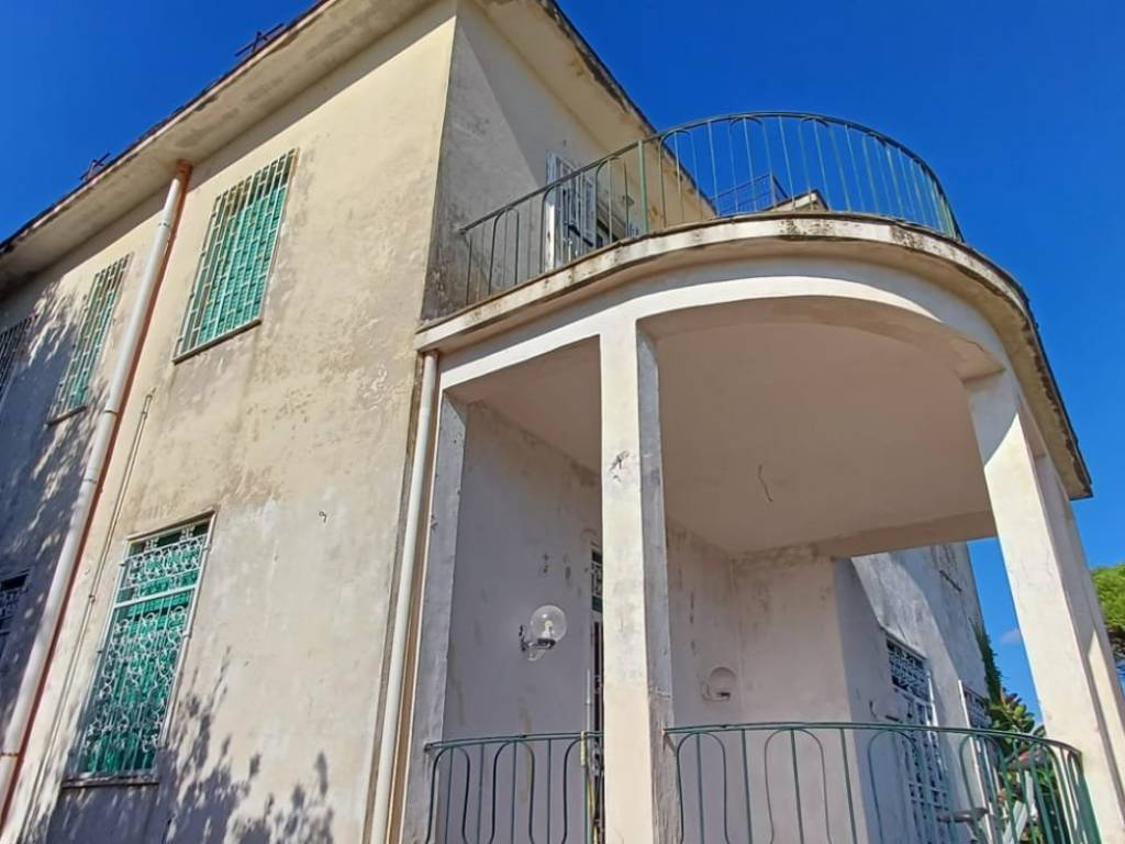 casa indipendente in vendita a Napoli in zona Posillipo