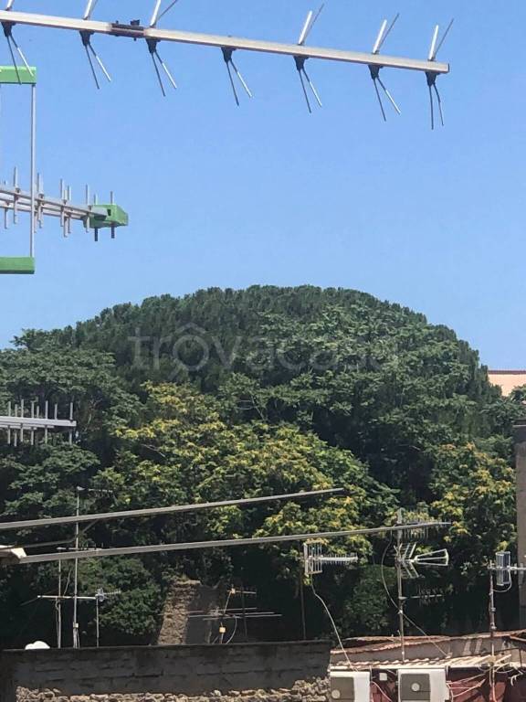 appartamento in vendita a Napoli in zona Stella