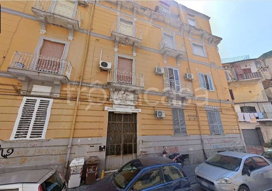 appartamento in vendita a Napoli in zona San Carlo all'Arena