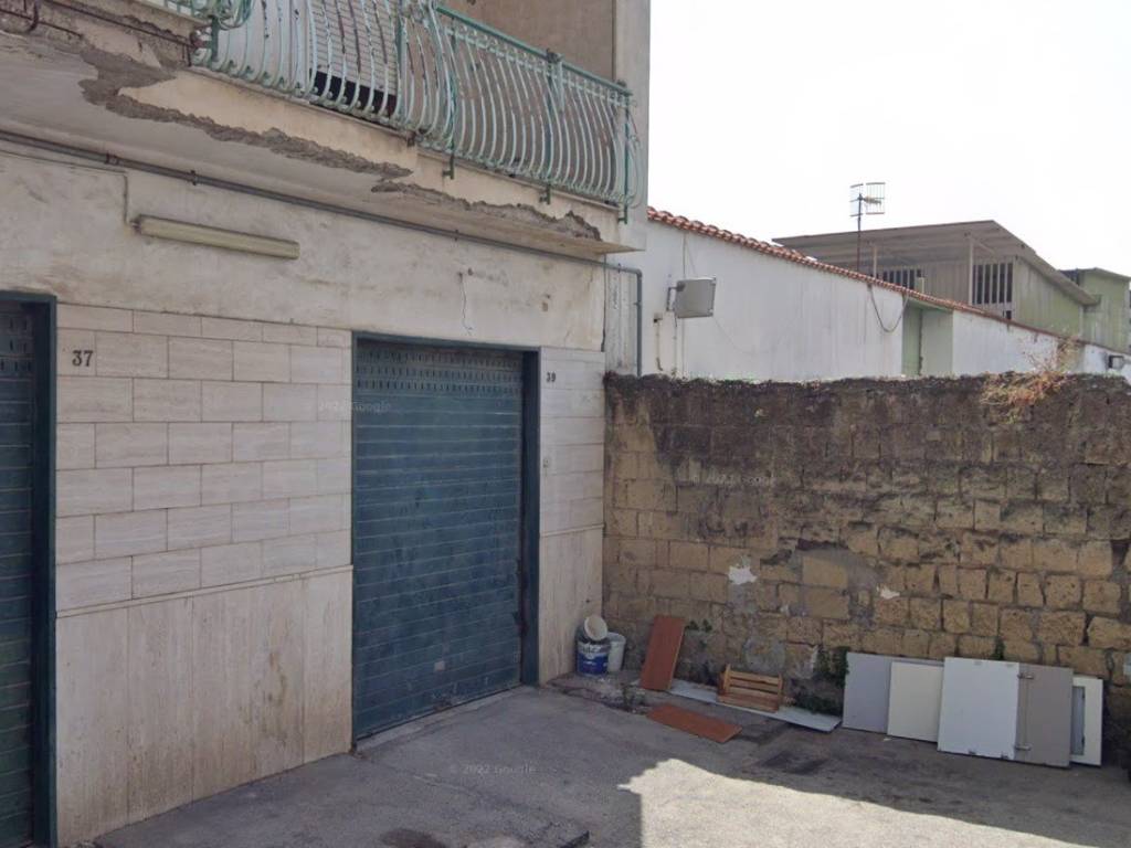 negozio in vendita a Napoli in zona Secondigliano