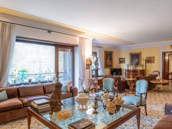 appartamento in vendita a Napoli in zona Posillipo