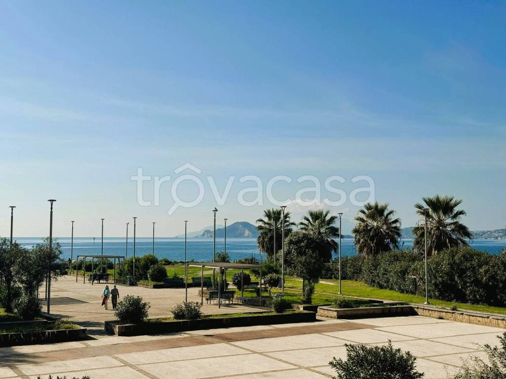 appartamento in vendita a Napoli in zona Bagnoli