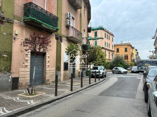 negozio in vendita a Napoli in zona San Giovanni a Teduccio