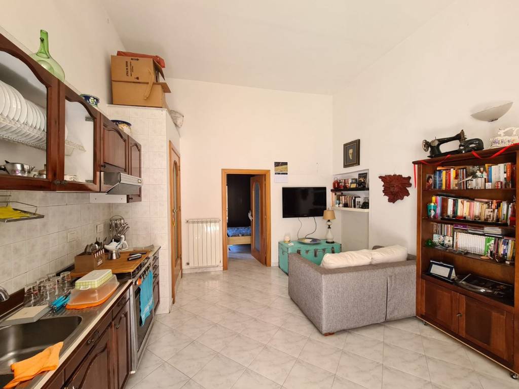 appartamento in vendita a Napoli in zona San Carlo all'Arena