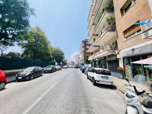 negozio in vendita a Napoli in zona Posillipo