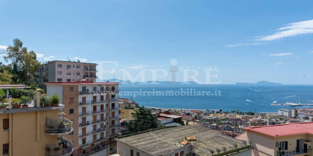 appartamento in vendita a Napoli in zona Chiaia