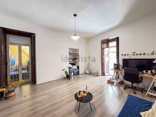 appartamento in vendita a Napoli in zona Chiaia