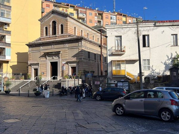 negozio in vendita a Napoli in zona Vomero
