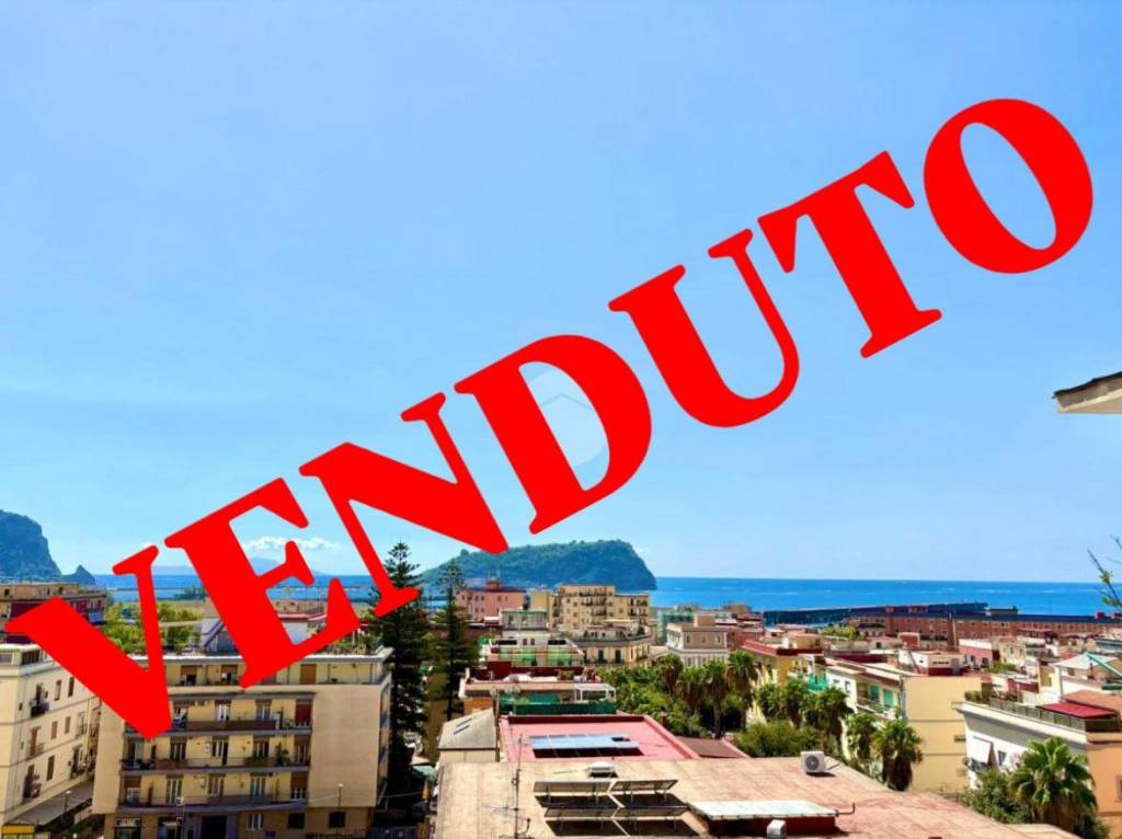 appartamento in vendita a Napoli in zona Bagnoli