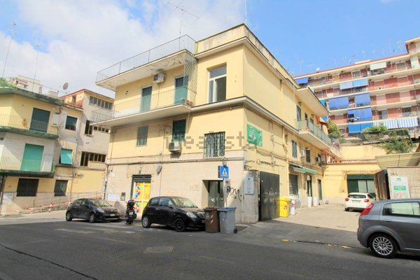 appartamento in vendita a Napoli in zona San Carlo all'Arena