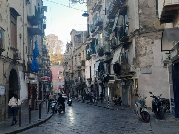appartamento in vendita a Napoli in zona Stella