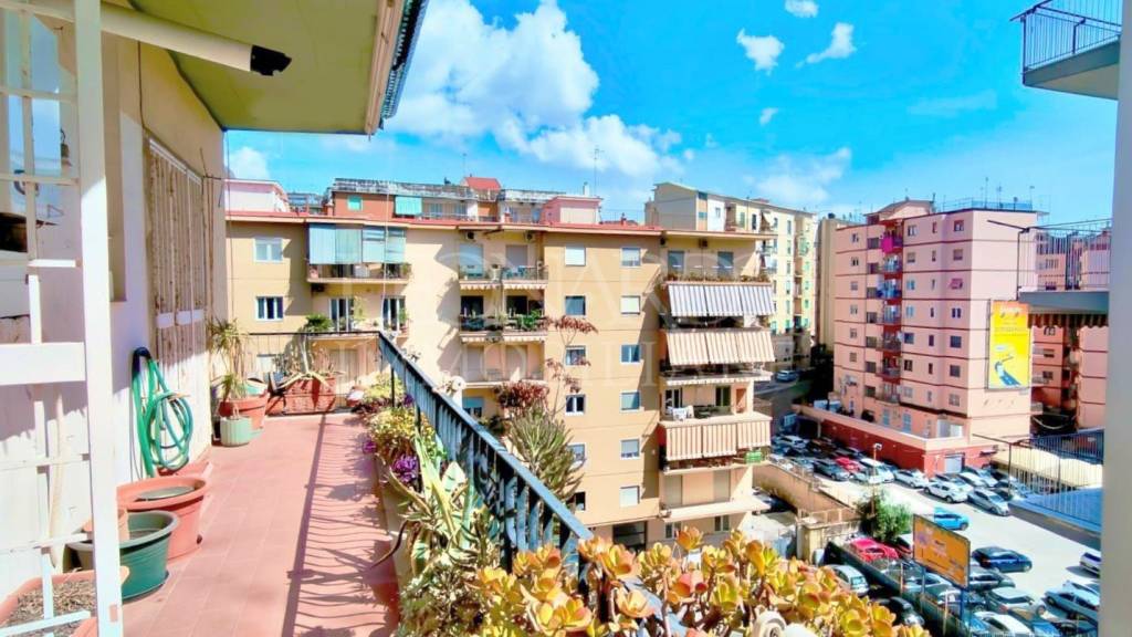 appartamento in vendita a Napoli in zona Arenella