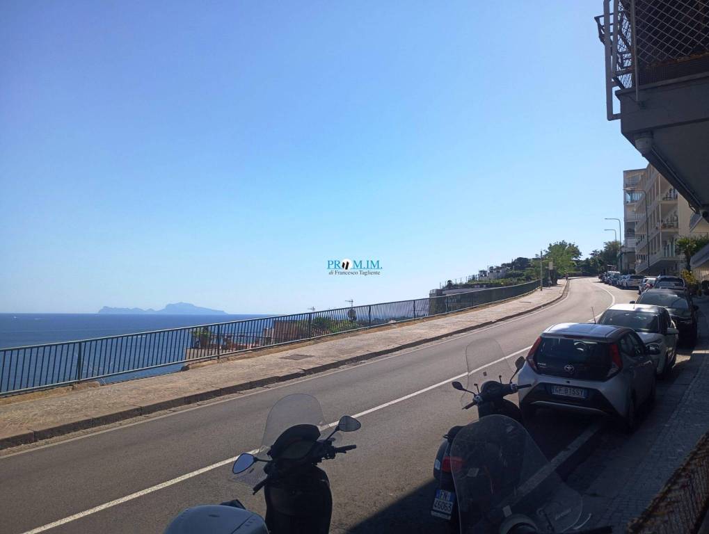 appartamento in vendita a Napoli in zona Posillipo