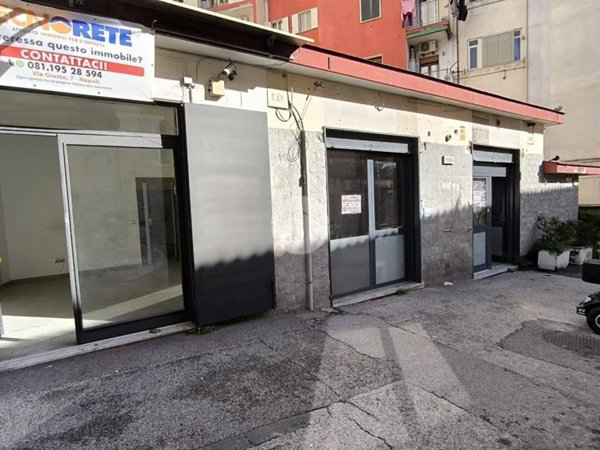 negozio in vendita a Napoli in zona Vomero