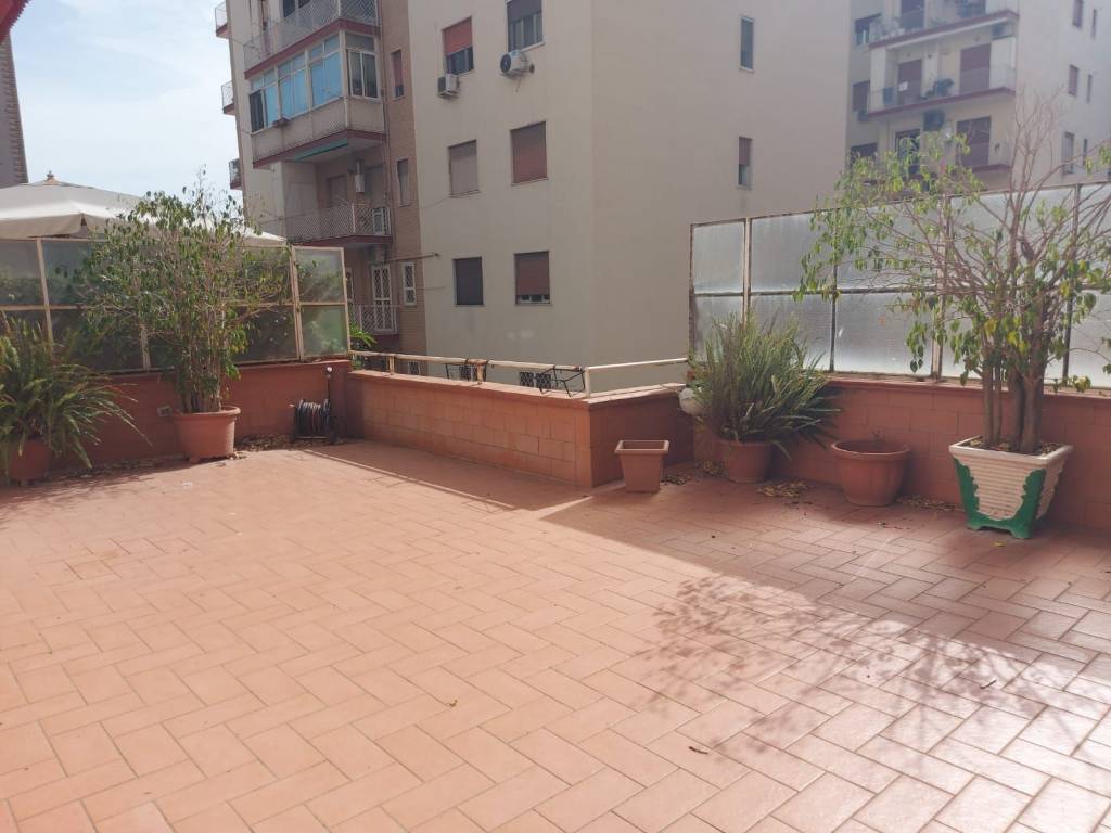 appartamento in vendita a Napoli in zona Bagnoli