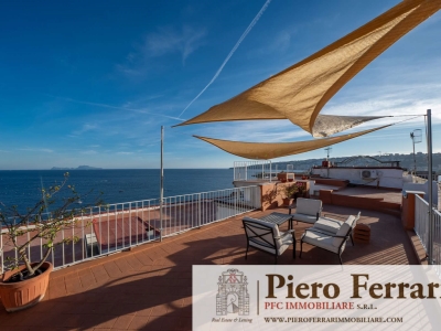appartamento in vendita a Napoli in zona Posillipo