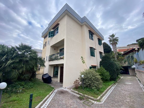 casa indipendente in vendita a Napoli in zona Camaldoli