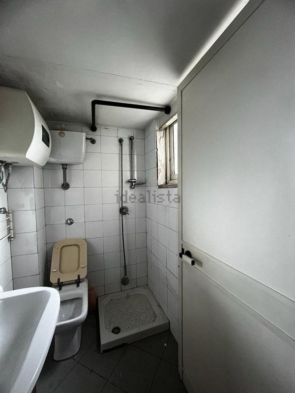 locale commerciale in vendita a Napoli in zona Vomero