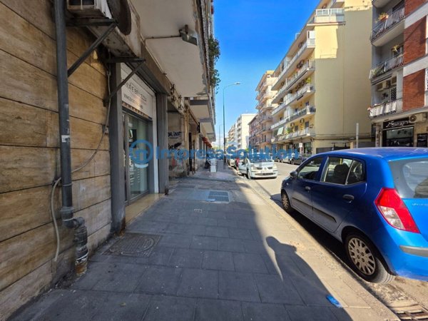 ufficio in vendita a Napoli in zona Fuorigrotta