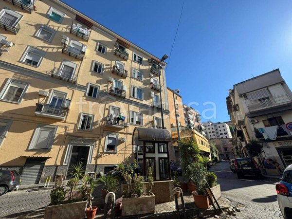 monolocale in vendita a Napoli in zona Stella