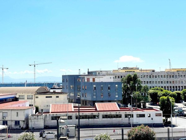 appartamento in vendita a Napoli in zona Mercato