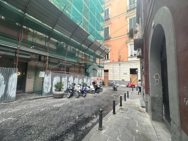 negozio in vendita a Napoli in zona Chiaia